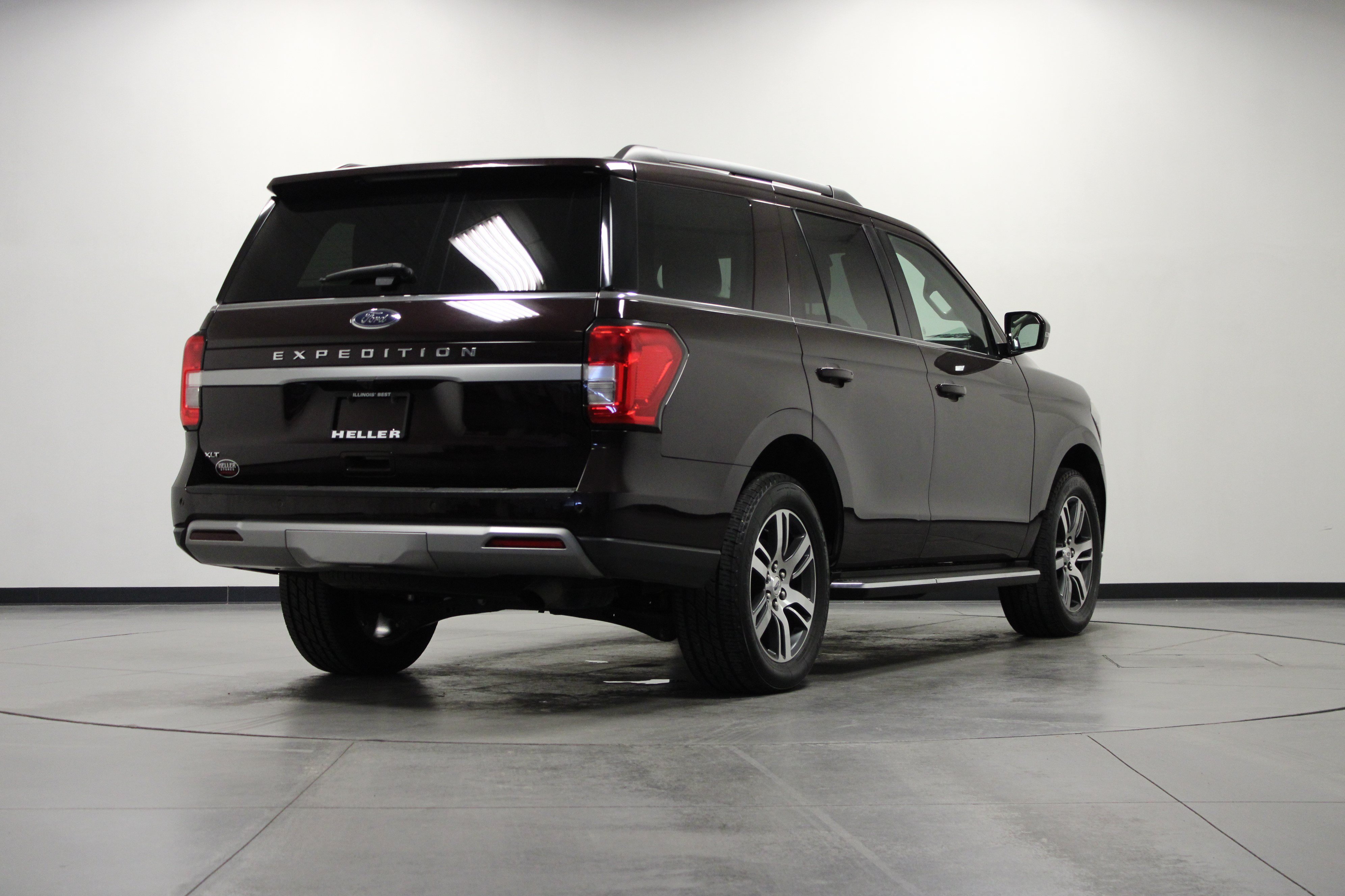 Used 2023 Ford Expedition XLT AWD/4WD image 4