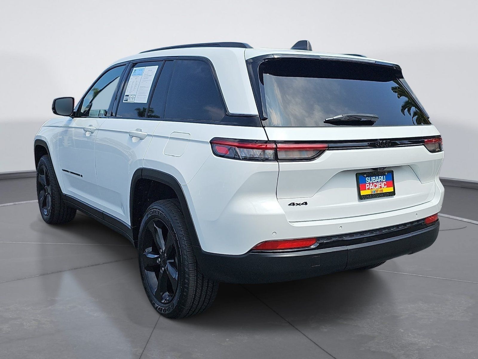 Used 2022 Jeep Grand Cherokee Altitude AWD/4WD image 5