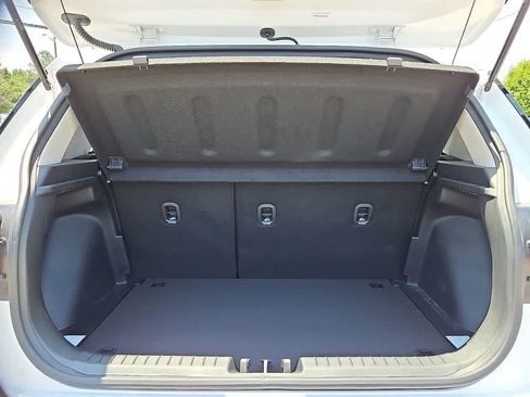 Used 2025 Hyundai Venue SE FWD image 27