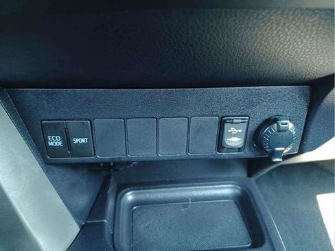 Used 2014 Toyota RAV4 XLE AWD/4WD image 20