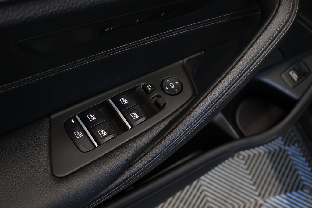 Used 2019 BMW 540i w/ Convenience Package RWD image 15
