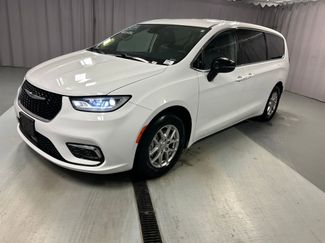 Used 2024 Chrysler Pacifica Touring-L FWD video 3