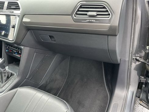 Certified 2023 Volkswagen Tiguan SE image 32