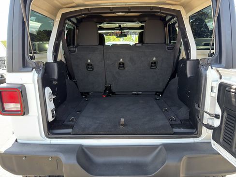 Used 2020 Jeep Wrangler Unlimited Sahara AWD/4WD image 9