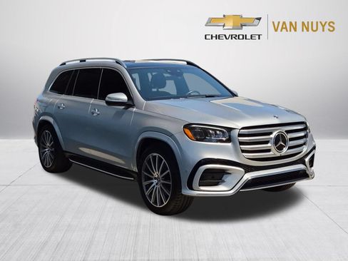 Used 2025 Mercedes-Benz GLS 580 4MATIC image 3