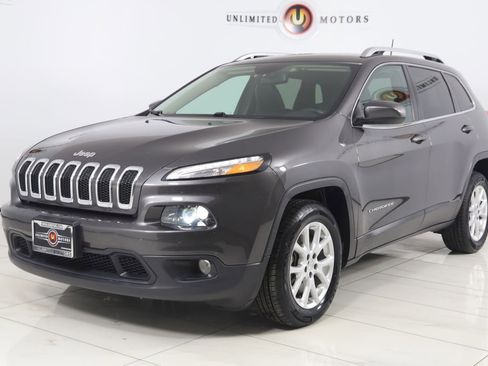Used 2018 Jeep Cherokee Latitude Plus w/ Cold Weather Group image 5