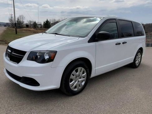 Used 2019 Dodge Grand Caravan SE w/ UConnect Hands-Free Group image 4