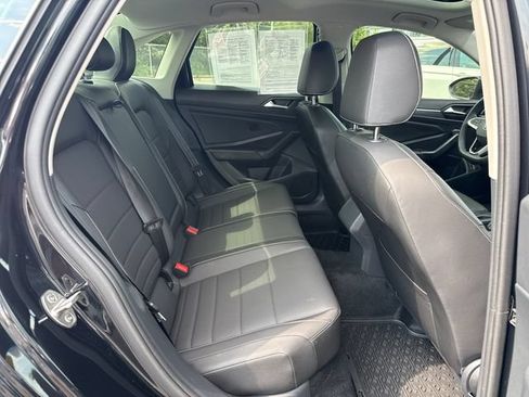 Used 2024 Volkswagen Jetta SE w/ Panoramic Sunroof Package FWD image 10