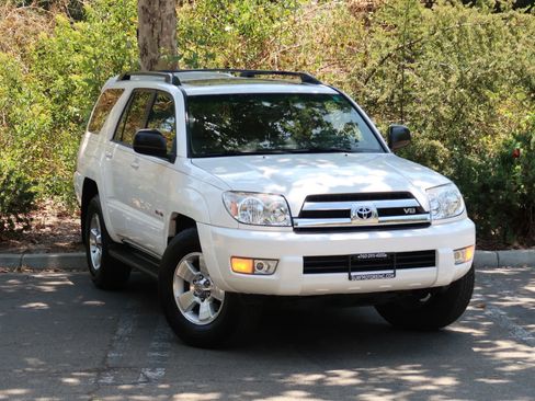 Used 2005 Toyota 4Runner Sport AWD/4WD image 2