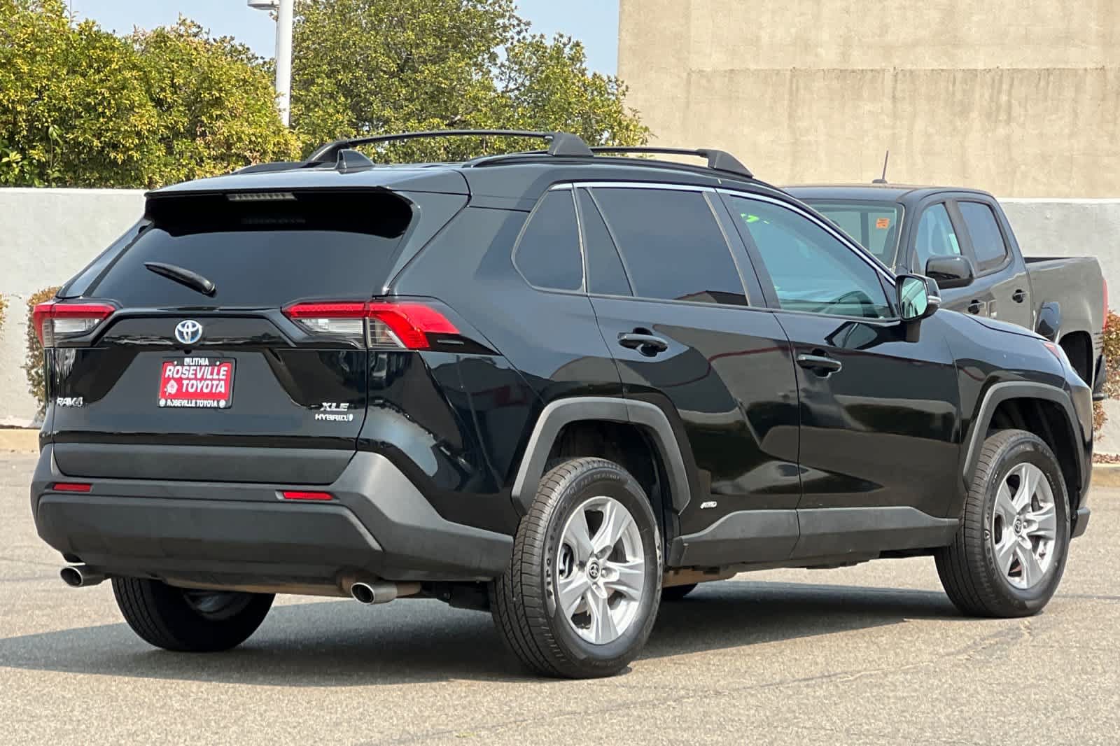 Used 2022 Toyota RAV4 XLE w/ XLE Grade Weather Package AWD/4WD image 2