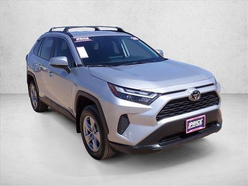 Used 2025 Toyota RAV4 XLE AWD/4WD image 6