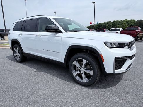 New 2026 Jeep Grand Cherokee L Limited RWD image 2