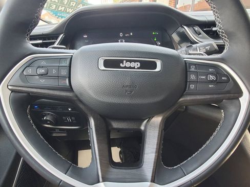 Used 2022 Jeep Grand Cherokee Limited AWD/4WD image 12