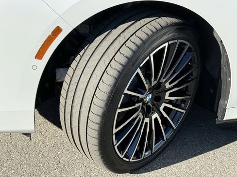 Used 2025 BMW i7 eDrive50 w/ M Sport Package image 18