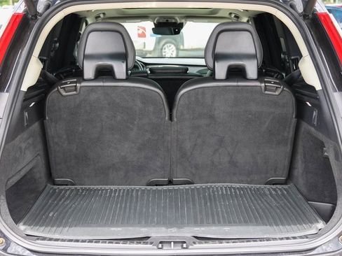 Used 2021 Volvo XC90 T5 Momentum w/ Protection Package Premier image 9