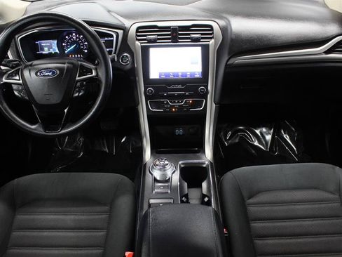 Used 2019 Ford Fusion SE FWD image 9