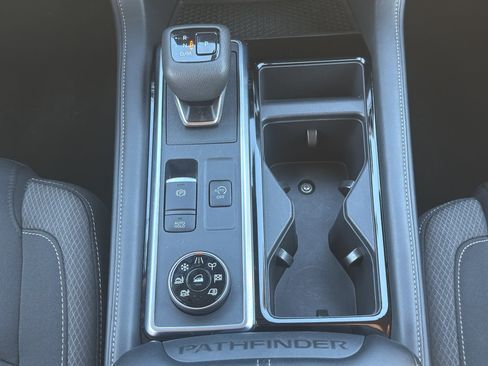 Used 2025 Nissan Pathfinder SV AWD/4WD image 19