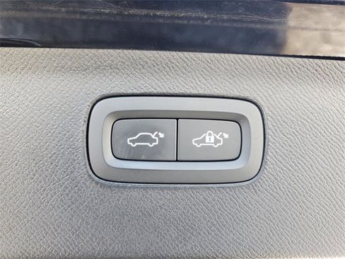 Used 2023 Volvo XC90 B5 Core w/ Protection Package Premier image 38