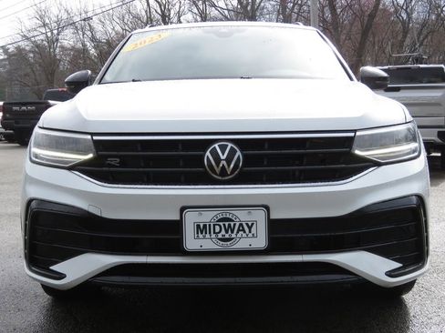 Used 2023 Volkswagen Tiguan SE R-Line image 2
