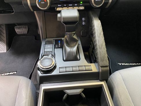 Used 2025 Toyota Tacoma SR5 AWD/4WD image 45