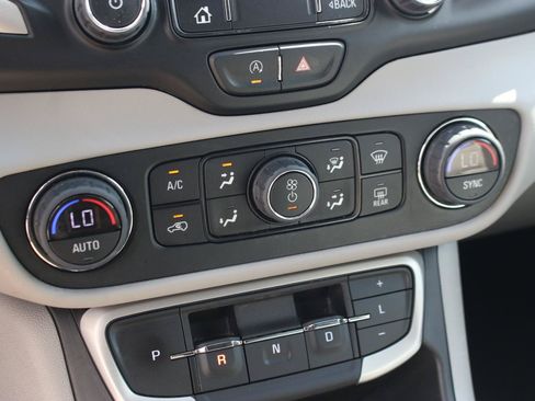 Used 2022 GMC Terrain SLT w/ Infotainment Package II FWD image 29