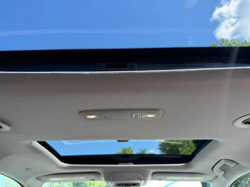 Used 2017 GMC Acadia SLT AWD/4WD image 27