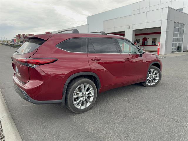 Certified 2021 Toyota Highlander Limited AWD/4WD image 32