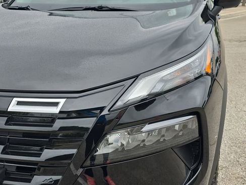 Used 2025 Nissan Rogue SV image 31