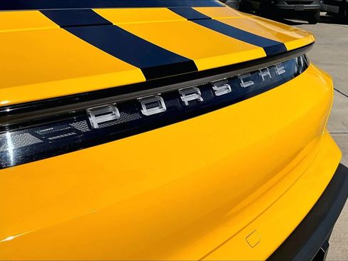 Used 2022 Porsche Taycan image 30