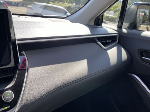 Certified 2025 Toyota Corolla Cross XLE FWD image 24