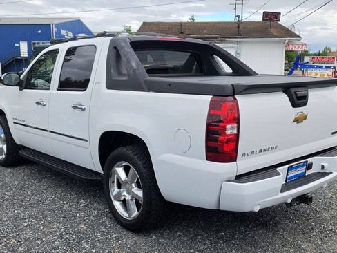Used 2011 Chevrolet Avalanche LTZ AWD/4WD image 5