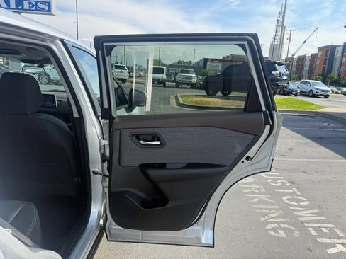 Used 2023 Nissan Rogue SV AWD/4WD image 26