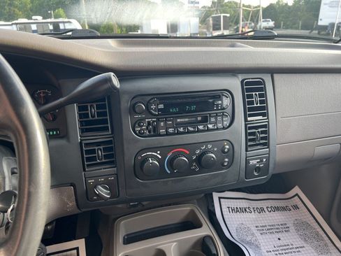 Used 2004 Dodge Dakota SLT w/ Deluxe Convenience Group AWD/4WD image 10