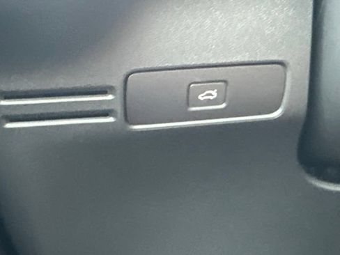 Certified 2026 Volvo XC40 B5 Plus AWD/4WD image 30