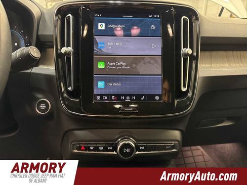 Used 2023 Volvo XC40 B5 Core w/ Convenience Package image 16