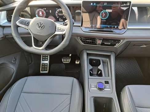 New 2026 Volkswagen Tiguan SE R-Line image 18
