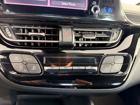Used 2019 Toyota C-HR LE FWD image 18