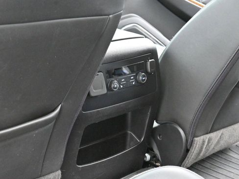 Used 2020 GMC Yukon Denali w/ Denali Premium Package image 35