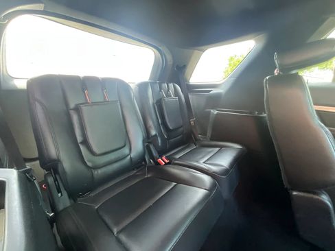 Used 2018 Ford Explorer XLT w/ Equipment Group 202A FWD image 16