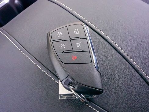 New 2025 GMC Acadia Elevation image 38