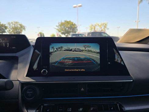Used 2025 Toyota Prius XLE FWD image 29