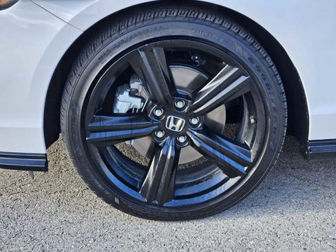Used 2025 Honda Accord Sport image 9