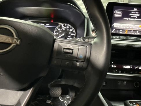 Used 2025 Nissan Rogue SV FWD image 23