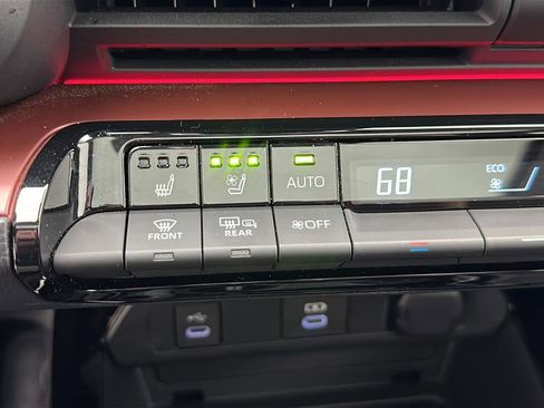 Used 2024 Toyota Prius Prime Premium w/ Advanced Technology Package FWD image 23