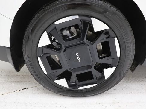Used 2025 Kia Carnival EX FWD image 10