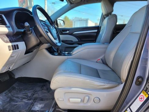 Used 2019 Toyota Highlander XLE AWD/4WD image 20