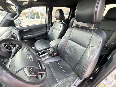 Used 2019 Toyota Tacoma TRD Off-Road image 18