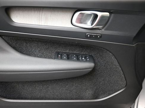 Certified 2025 Volvo XC40 B5 Core image 21