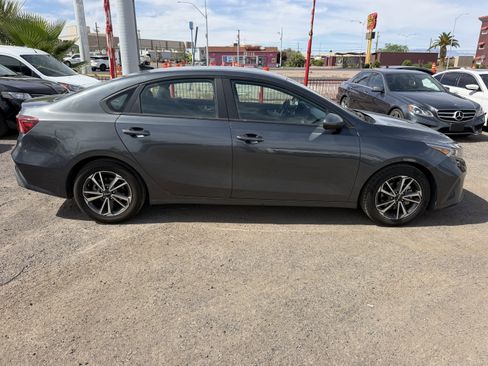 Used 2023 Kia Forte LXS image 4