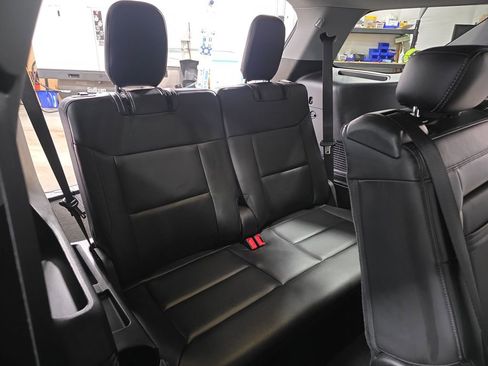 Used 2023 Ford Explorer XLT w/ Equipment Group 202A image 12